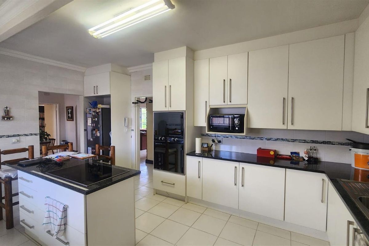 House For Sale in Discovery, Roodepoort - Photo 2