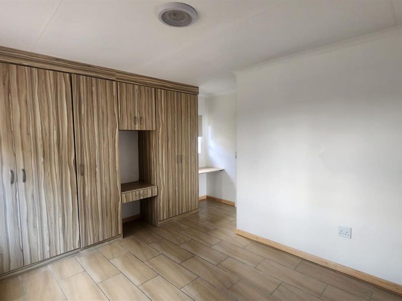 Beautiful Family Home in a Prime Secure Location in Roodepoort - Photo 10