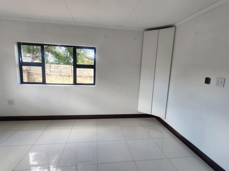 House For Sale in Discovery, Roodepoort - Photo 9