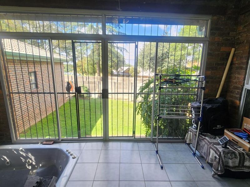 House For Sale in Discovery, Roodepoort - Photo 4