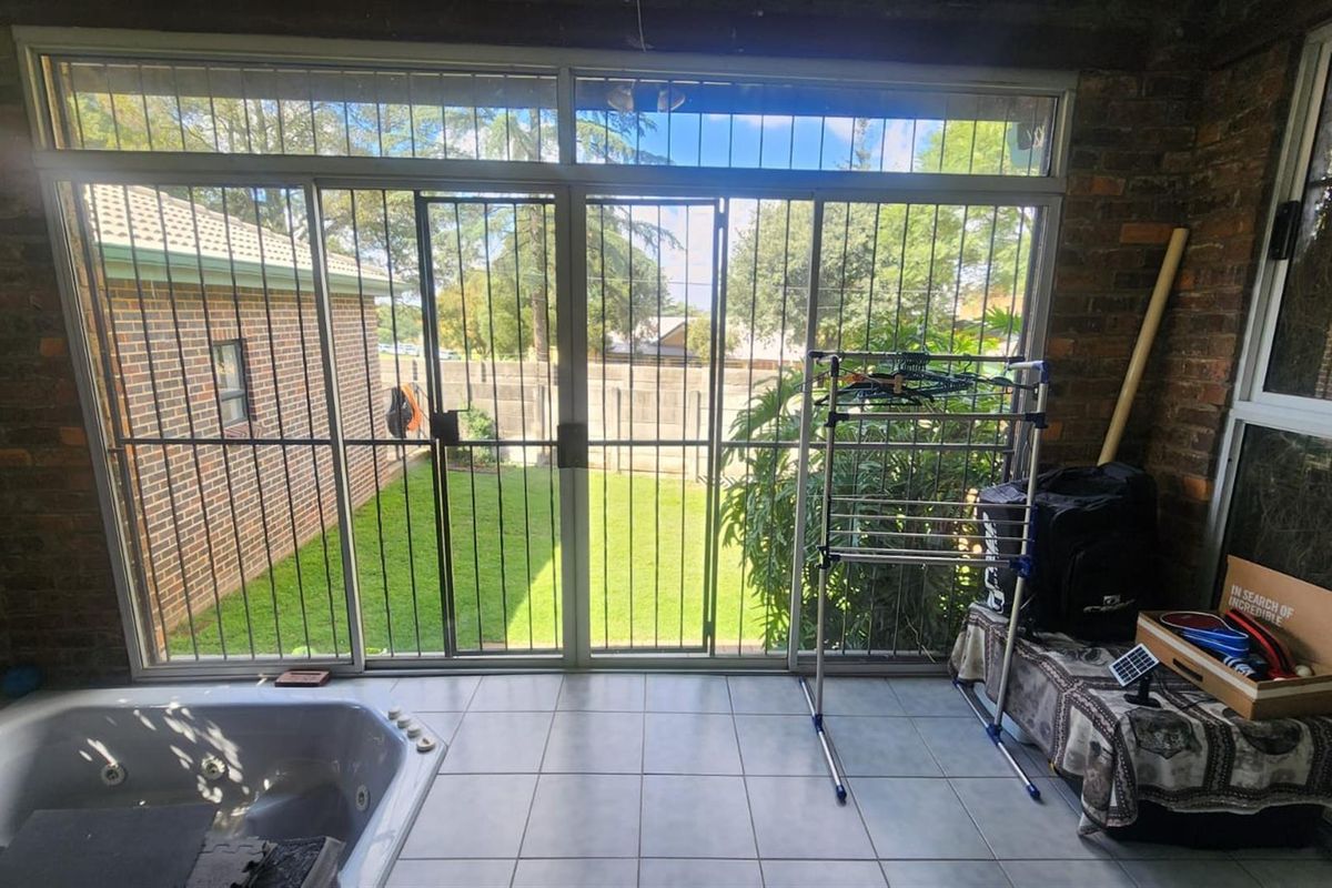 House For Sale in Discovery, Roodepoort - Photo 4