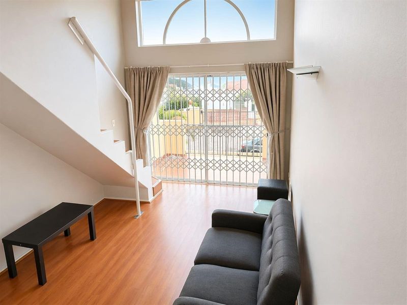 Modern Loft Apartment in Prime Claremont Location - Photo 8