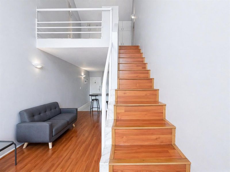 Modern Loft Apartment in Prime Claremont Location - Photo 10