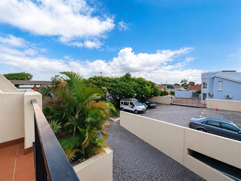 Modern Loft Apartment in Prime Claremont Location - Photo 9