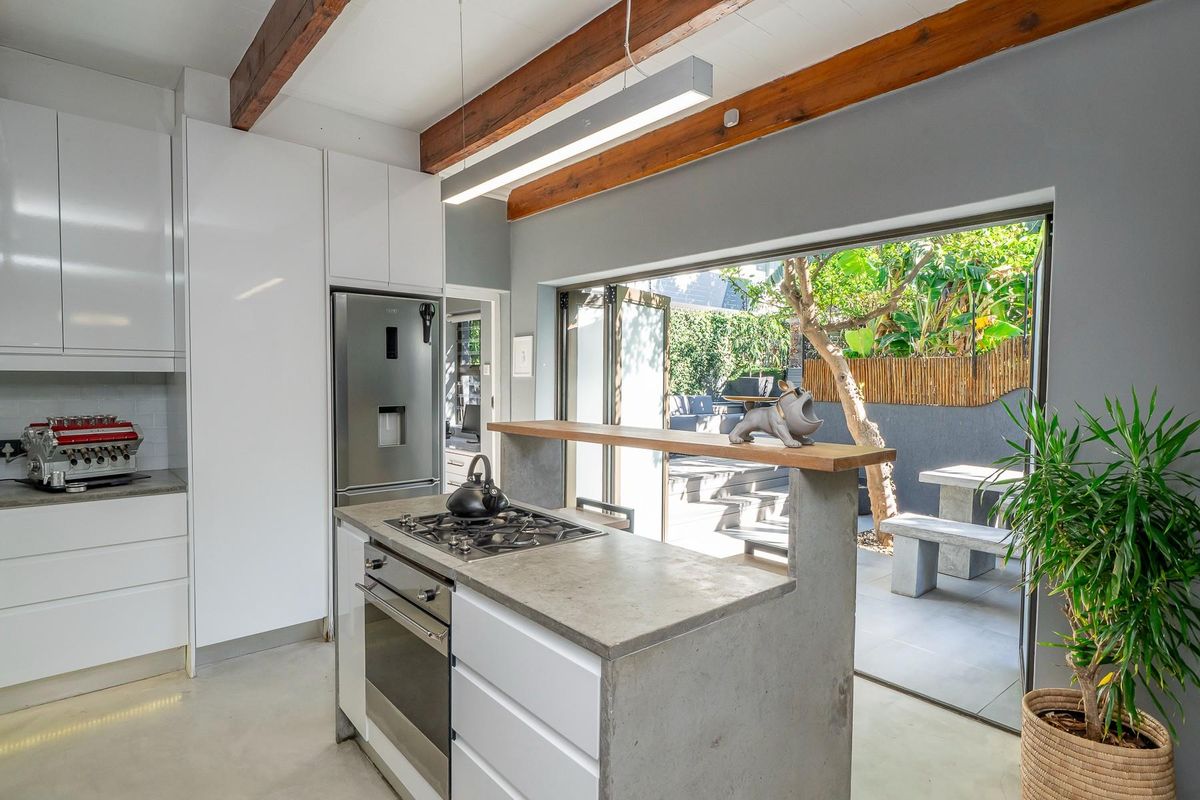 Designer Coastal Living | Airbnb-Friendly 2-Bedroom Cottage for Sale in Green Point - Photo 5
