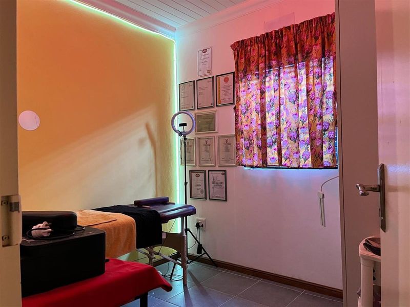 3 bedroom Townhouse For Sale in Camelot, Kuils River - Photo 7