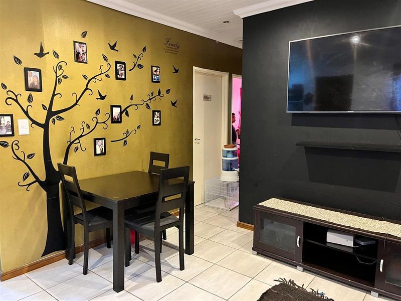 3 bedroom Townhouse For Sale in Camelot, Kuils River - Photo 5