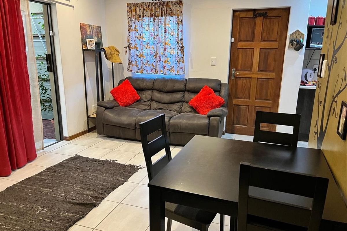 3 bedroom Townhouse For Sale in Camelot, Kuils River - Photo 4