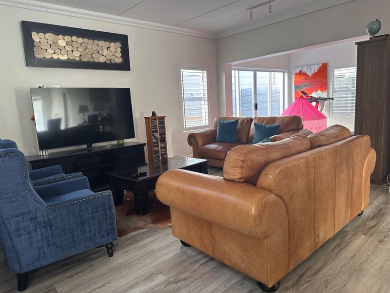 House For Sale in Langeberg Ridge, Kraaifontein - Photo 2