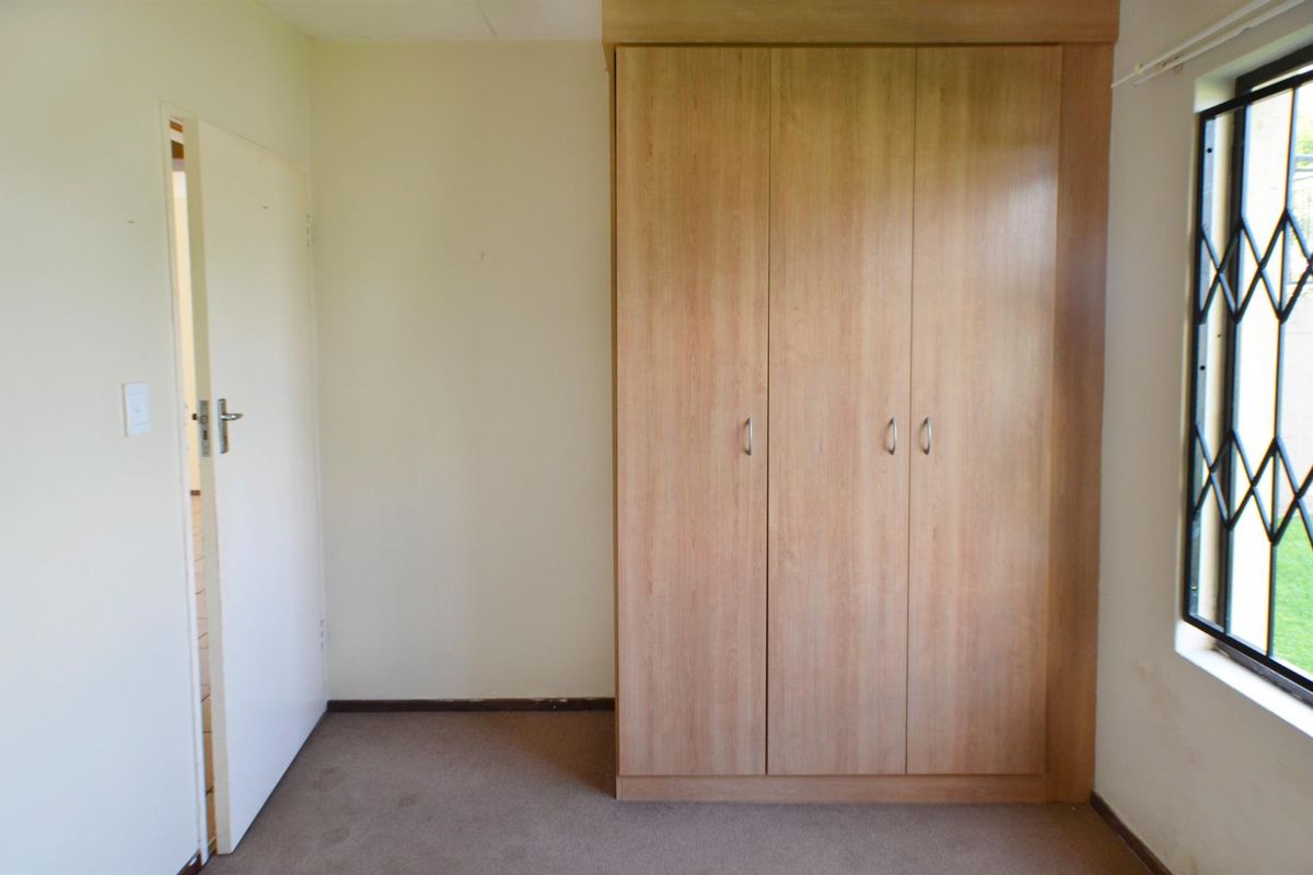 Cozy Pet Friendly Ground Floor Unit Available 1 May 2026 - Photo 3
