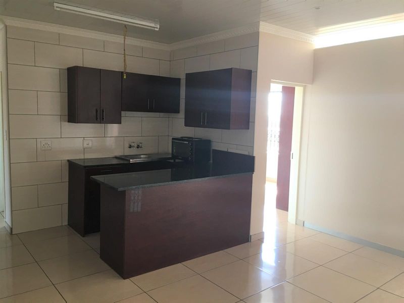 Apartment To Rent in Rustenburg Central, Rustenburg, North West - Photo 2