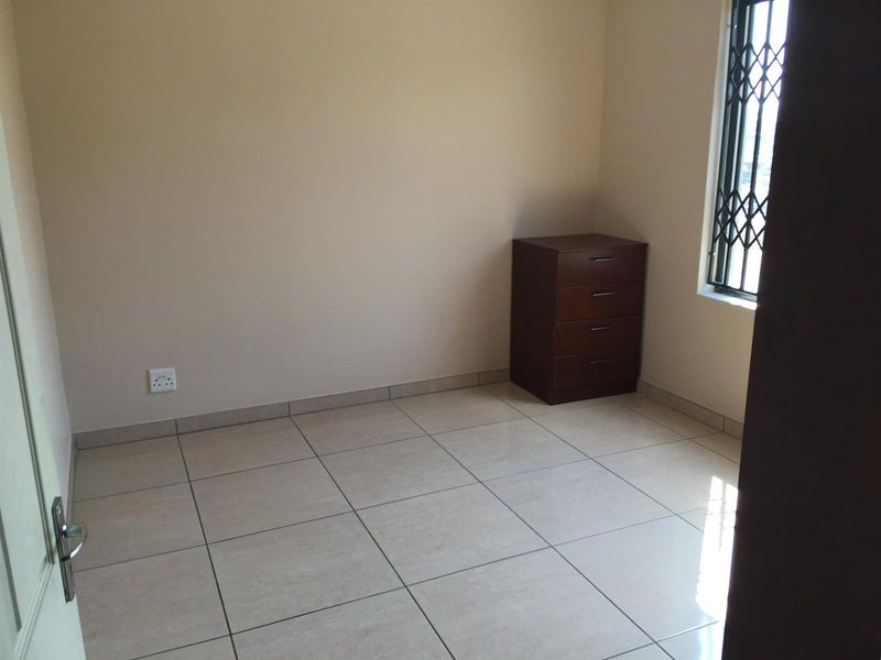 Apartment To Rent in Rustenburg Central, Rustenburg, North West - Photo 5