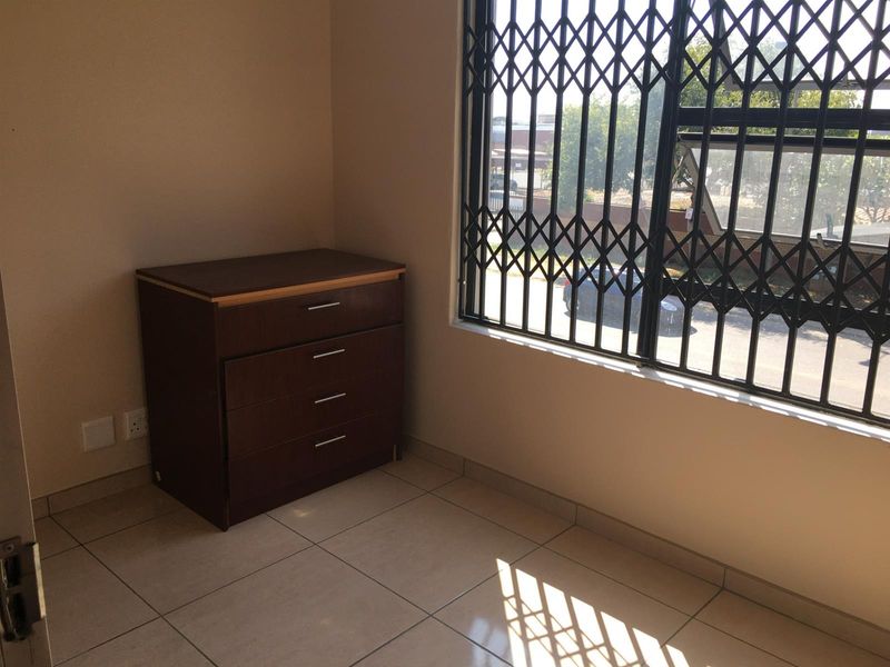 Apartment To Rent in Rustenburg Central, Rustenburg, North West - Photo 7