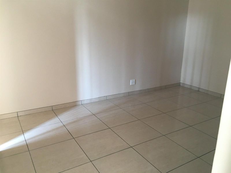 Apartment To Rent in Rustenburg Central, Rustenburg, North West - Photo 6