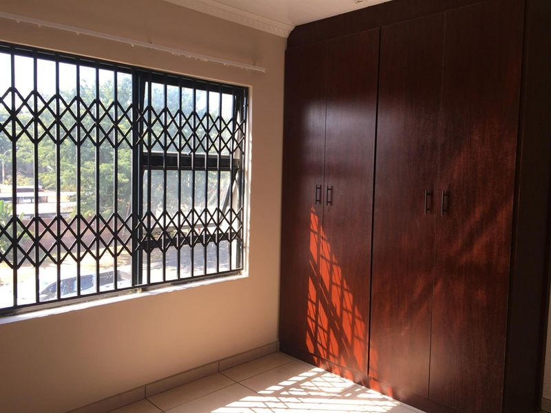 Apartment To Rent in Rustenburg Central, Rustenburg, North West - Photo 4