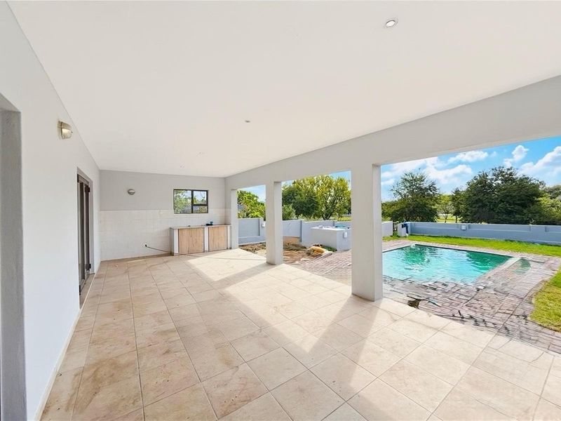 Elegant Family Living on a Generous Stand in Secure Cedar Creek Estate - Photo 9