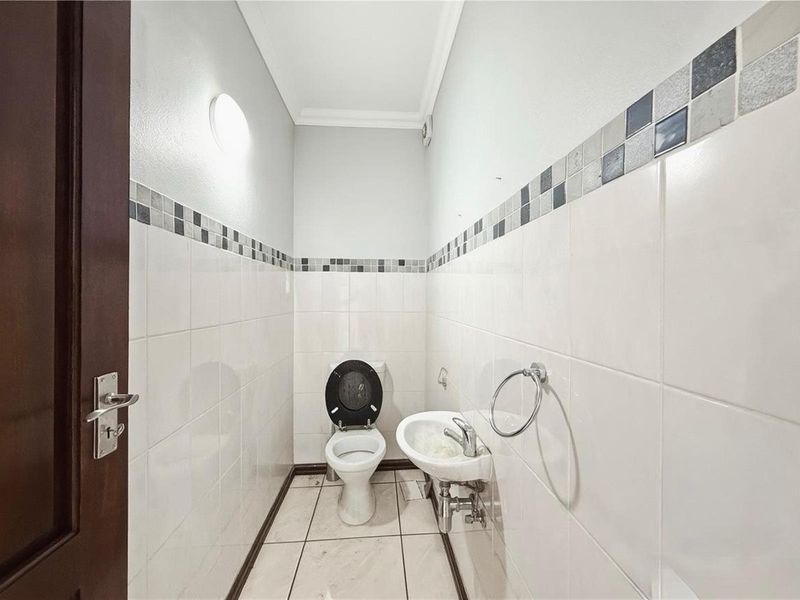 Elegant Family Living on a Generous Stand in Secure Cedar Creek Estate - Photo 8