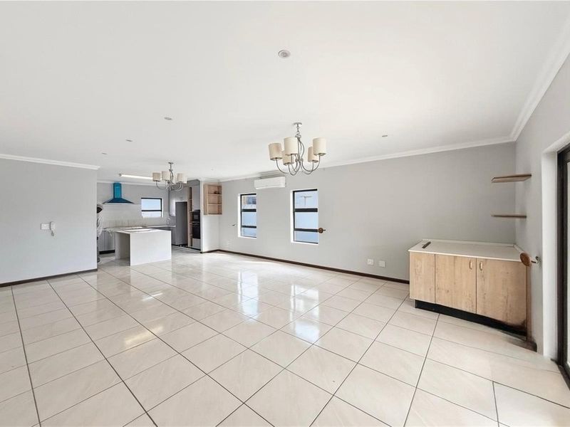 Elegant Family Living on a Generous Stand in Secure Cedar Creek Estate - Photo 4