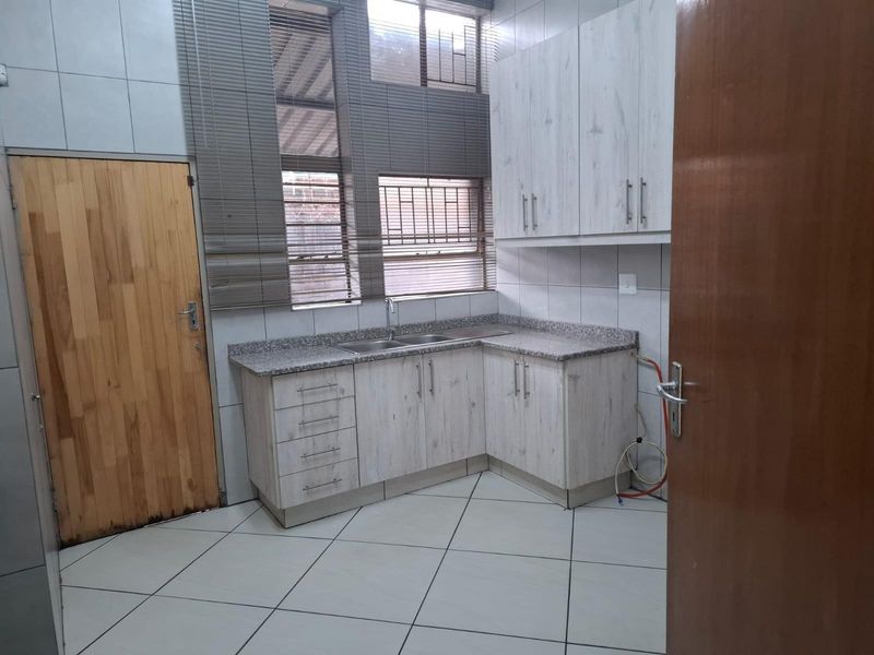 Commercial Property To Let - Photo 8