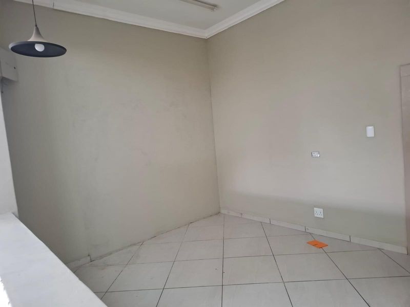Commercial Property To Let - Photo 9