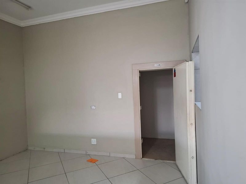 Commercial Property To Let - Photo 7