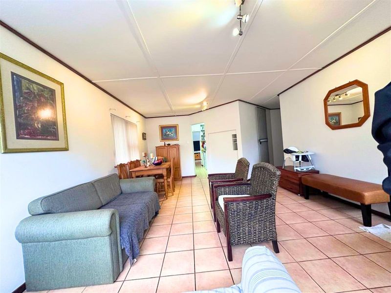 Family home available in Paarl North, Paarl - Photo 9