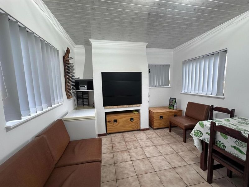 Family home available in Paarl North, Paarl - Photo 8