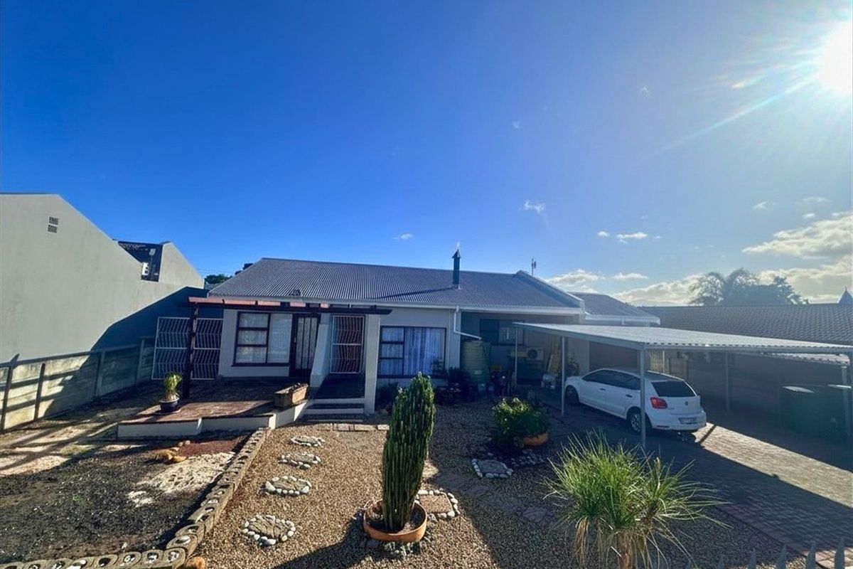 Family home available in Paarl North, Paarl - Photo 5