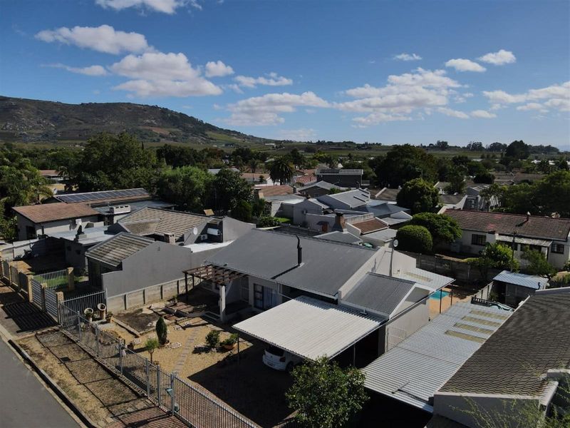 Family home available in Paarl North, Paarl - Photo 3