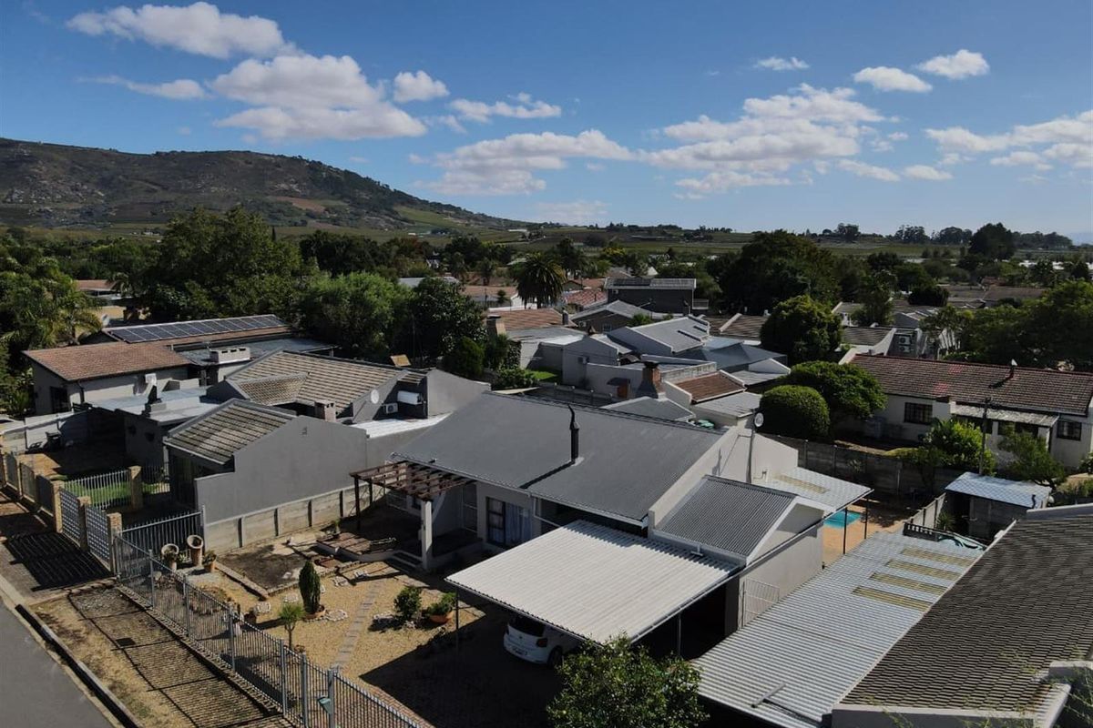 Family home available in Paarl North, Paarl - Photo 3