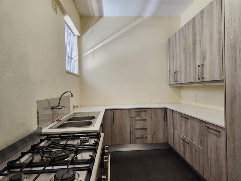 Apartment For Sale in Rosebank, Johannesburg - Photo 10