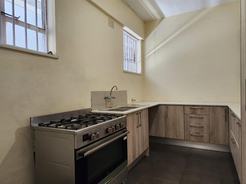 Apartment For Sale in Rosebank, Johannesburg - Photo 9