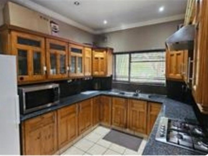 Beautiful home to Rent in Hayfields - Photo 3