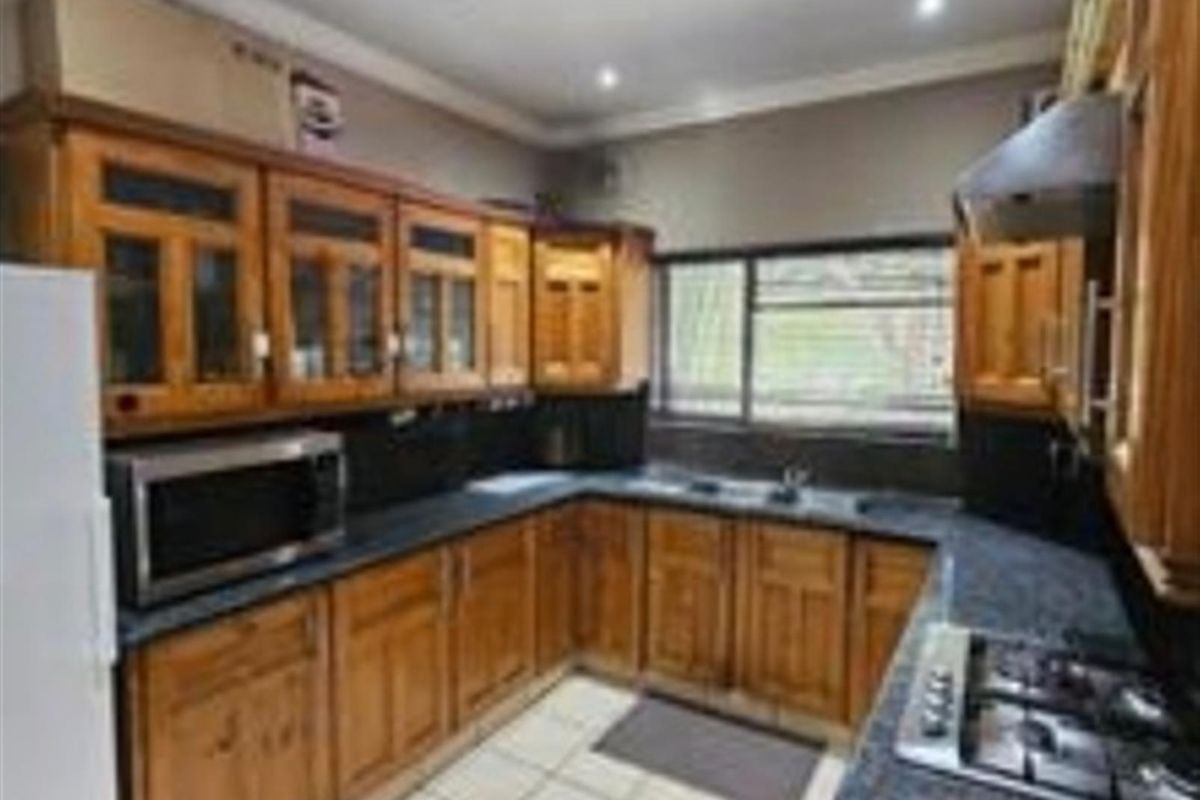 Beautiful home to Rent in Hayfields - Photo 3
