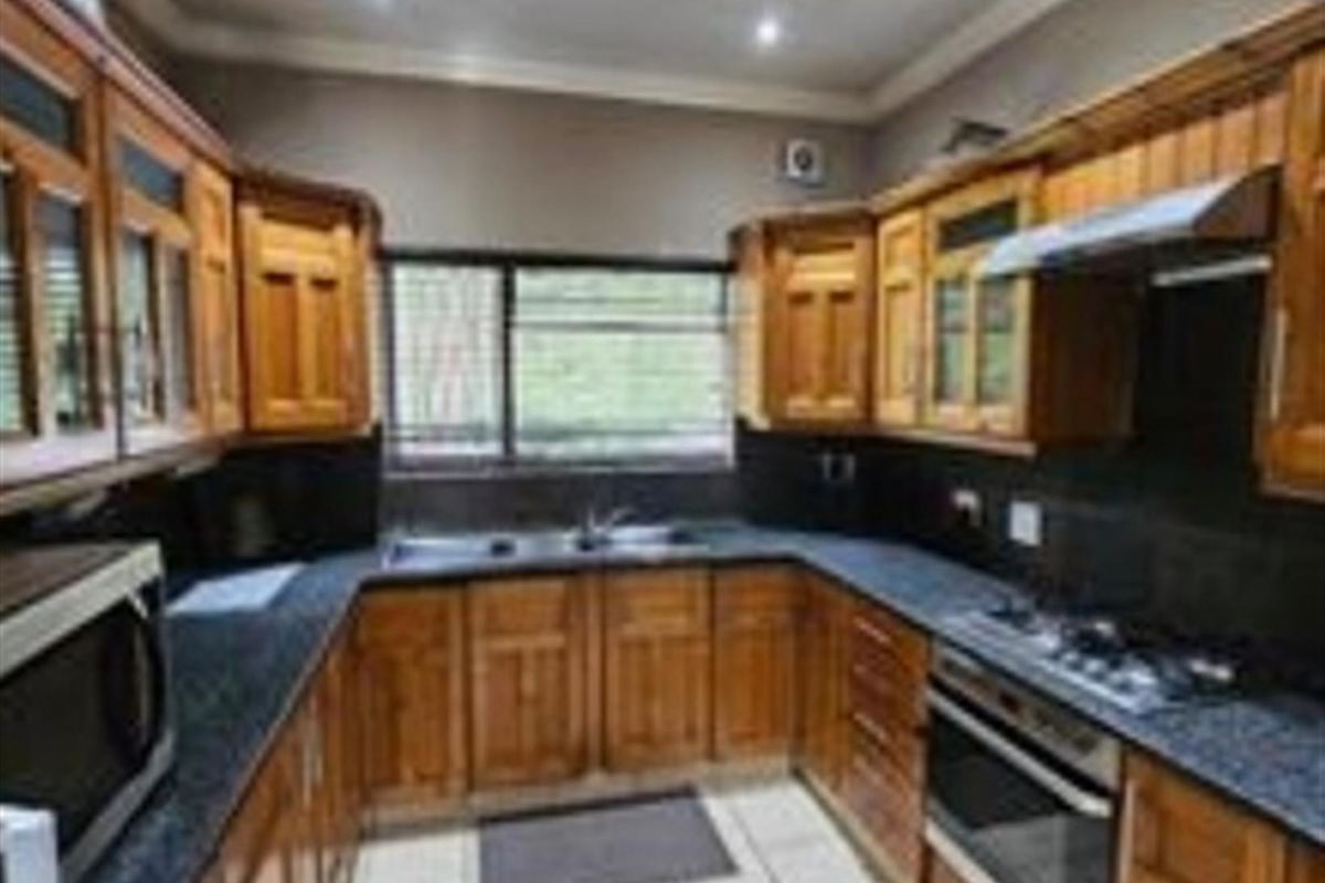Beautiful home to Rent in Hayfields - Photo 4