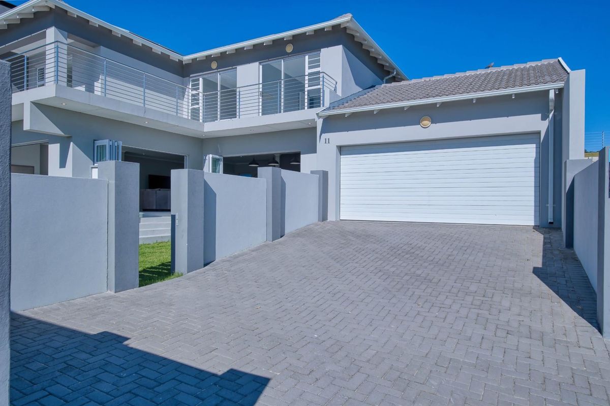 Luxury Freehold Townhouse to Rent in Lorraine - Photo 2