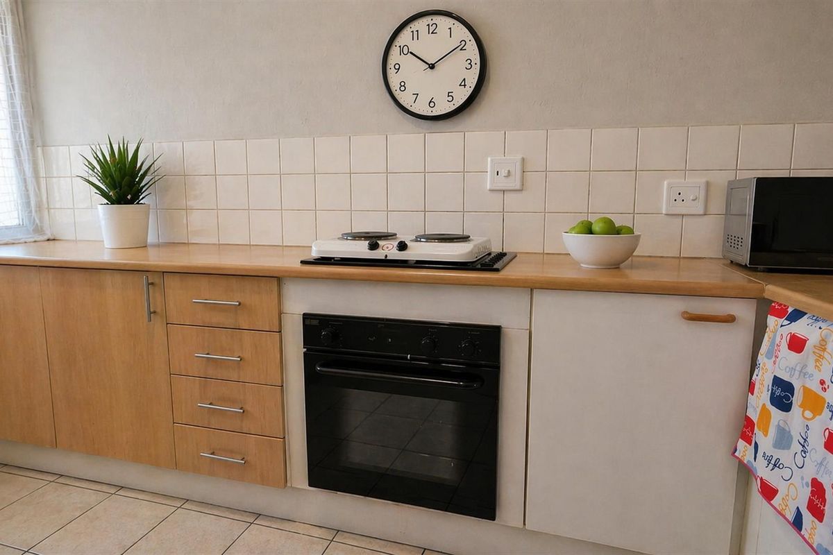 SPACIOUS BRIGHT, NEAT  1.5 or 2 BED APARTMENT - Photo 3