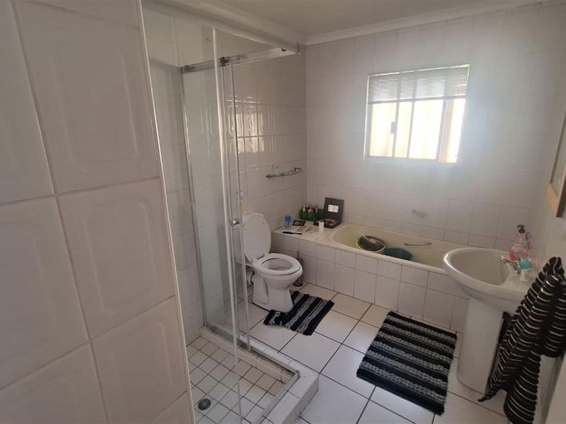 Safe and Secure Pet Friendly Cluster-Urgent Rental - Photo 7