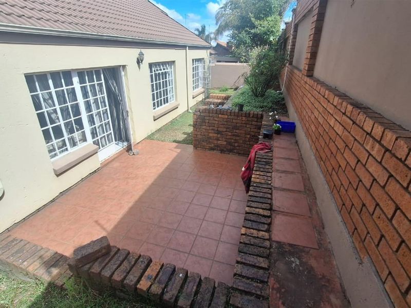 Safe and Secure Pet Friendly Cluster-Urgent Rental - Photo 4