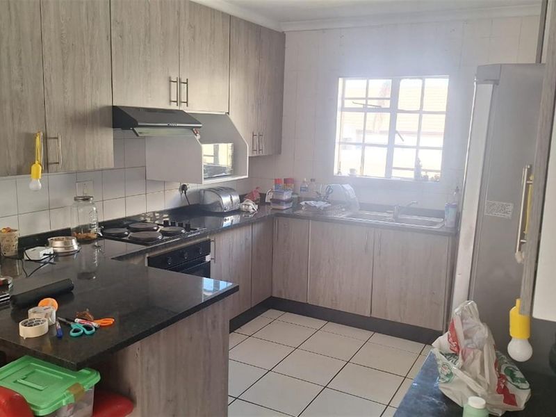 Safe and Secure Pet Friendly Cluster-Urgent Rental - Photo 10