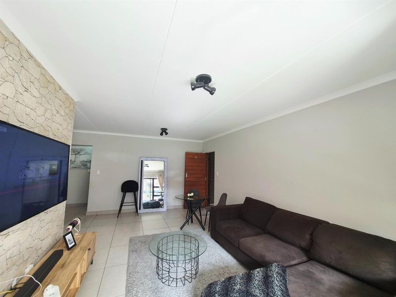 Modern Lifestyle Living in Sought-After Founders Hill, Modderfontein - Photo 8