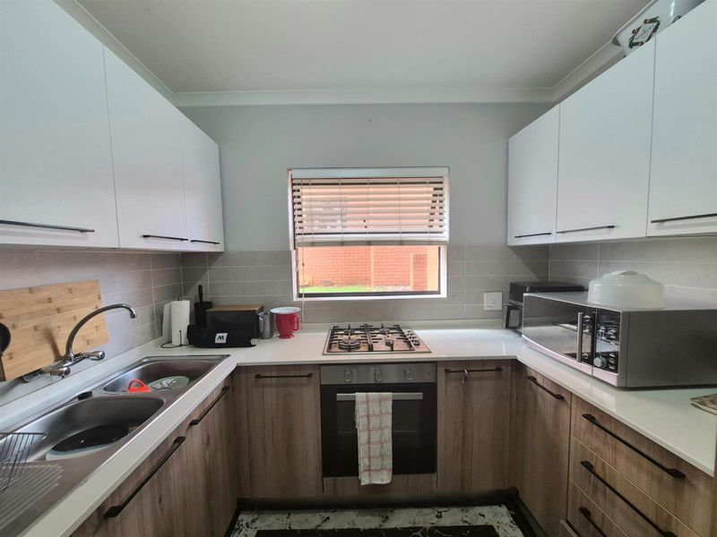 Modern Lifestyle Living in Sought-After Founders Hill, Modderfontein - Photo 2