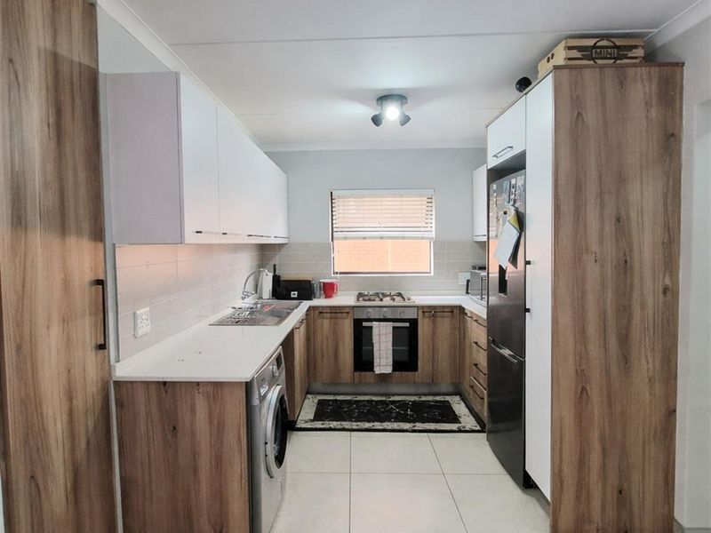 Modern Lifestyle Living in Sought-After Founders Hill, Modderfontein - Photo 3