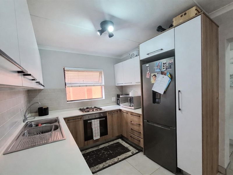 Modern Lifestyle Living in Sought-After Founders Hill, Modderfontein - Photo 4