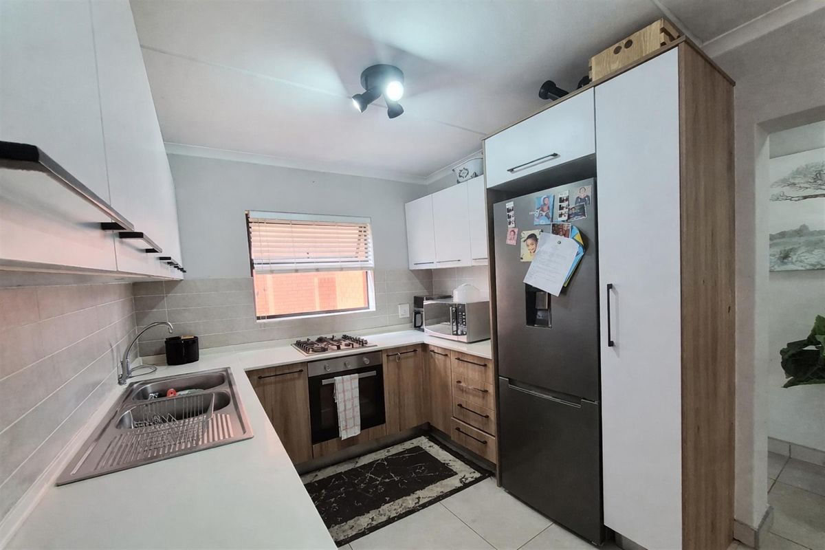 Modern Lifestyle Living in Sought-After Founders Hill, Modderfontein - Photo 4