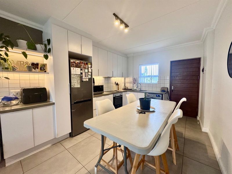 Modern Apartment To Rent in Langeberg Ridge Including Two Parking Bays - Photo 2