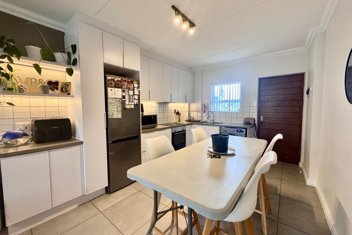 Modern Apartment To Rent in Langeberg Ridge Including Two Parking Bays - Photo 2