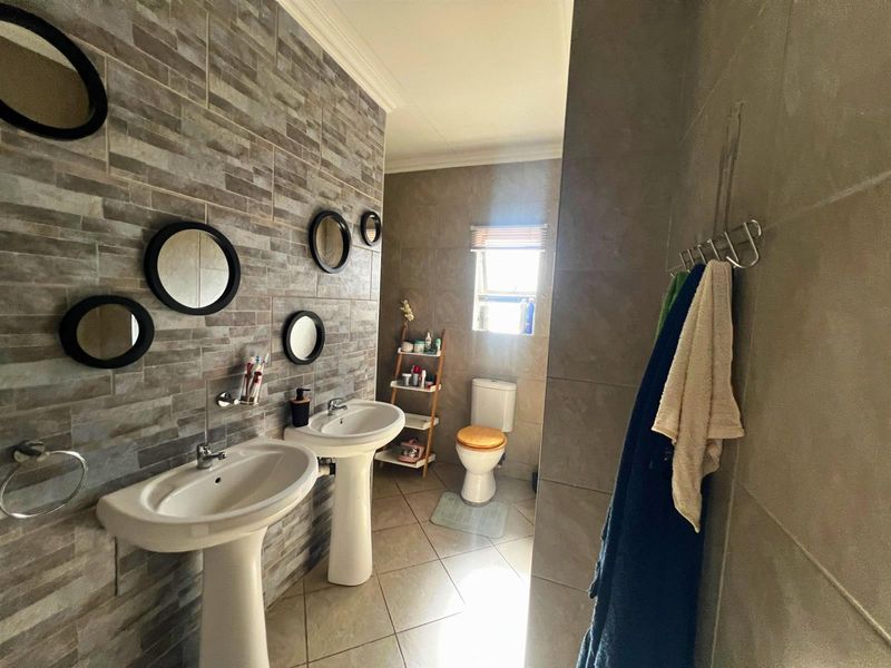 3 Bedroom House for Sale in Monavoni, Centurion - Photo 8