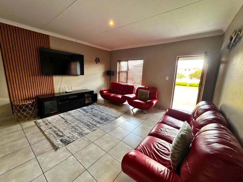 3 Bedroom House for Sale in Monavoni, Centurion - Photo 6