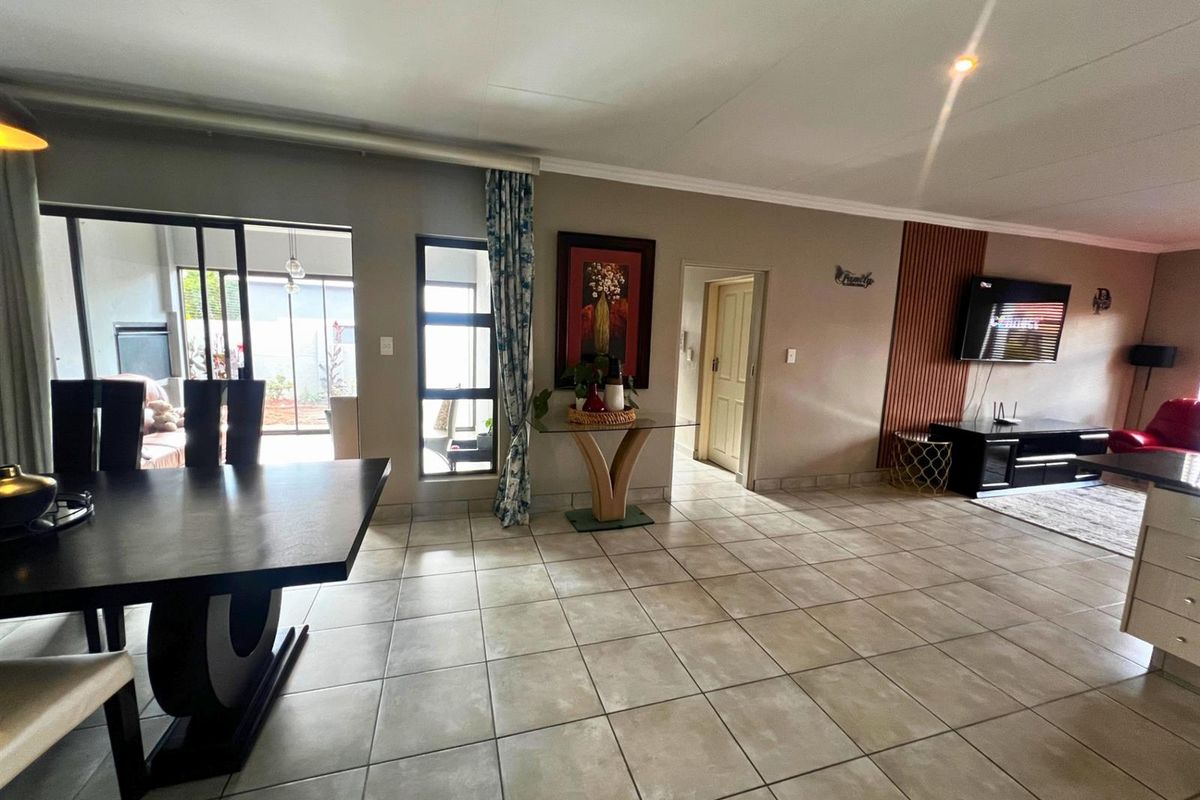 3 Bedroom House for Sale in Monavoni, Centurion - Photo 5
